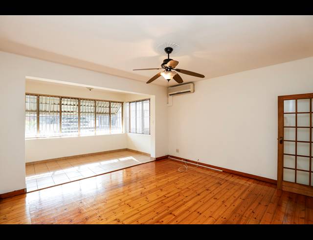 2.5 BEDROOM APARTMENT FOR SALE IN GLENWOOD